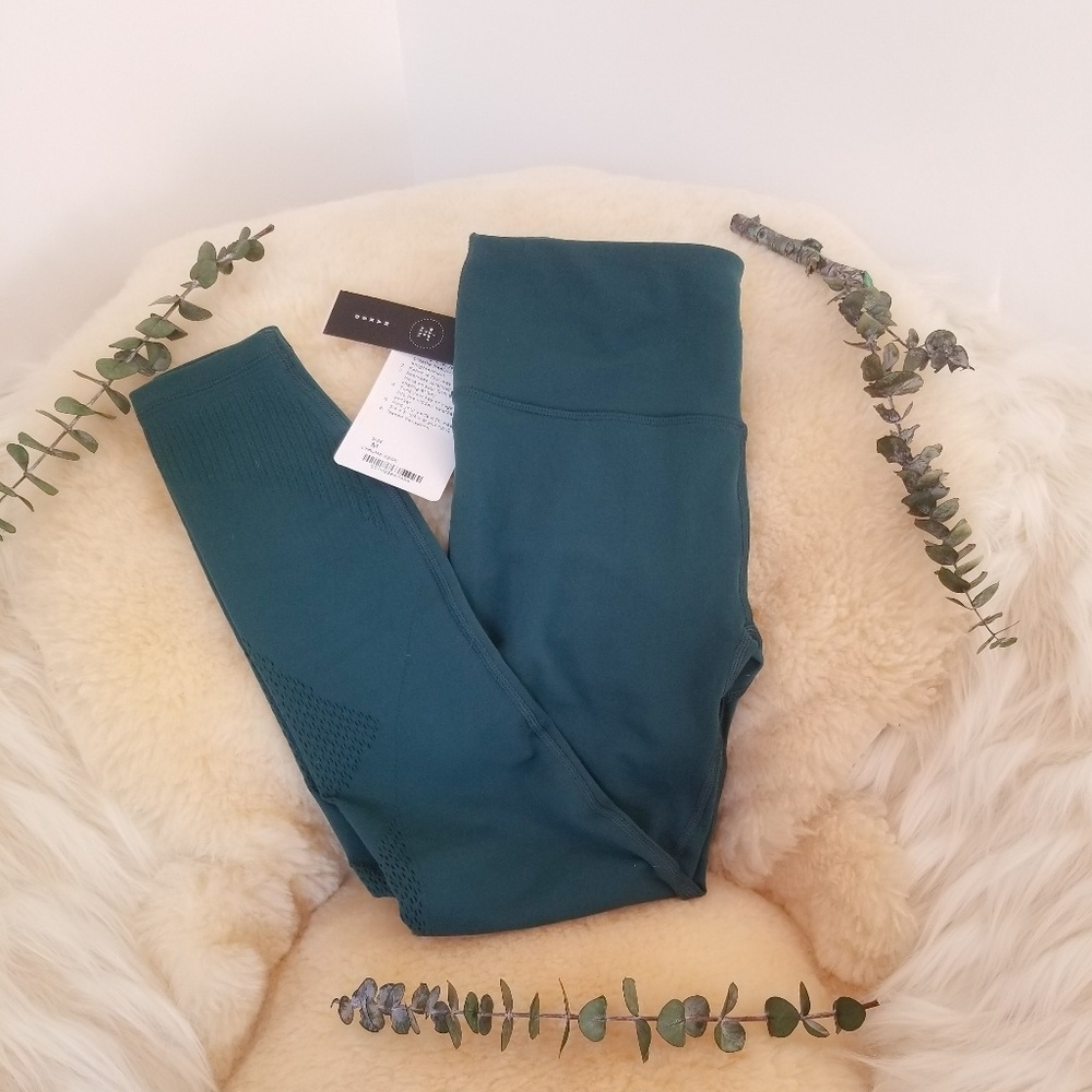 Lululemon Enlighten Tight Contour M